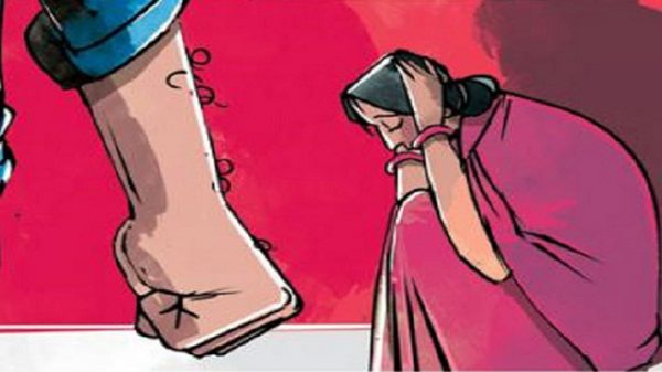 ফতুল্লায় মাদক সেবনে বাধা দেয়ায় মহিলা কেয়ারটেকারকে মারধর