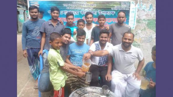 গোগনগরে আশুরা উপলক্ষে পথচারীদের মাঝে সাহিদের শরবত বিতরণ