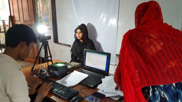 ১৬নং ওয়ার্ডে নতুন ভোটারদের ছবি তোলার কার্যক্রম শুরু