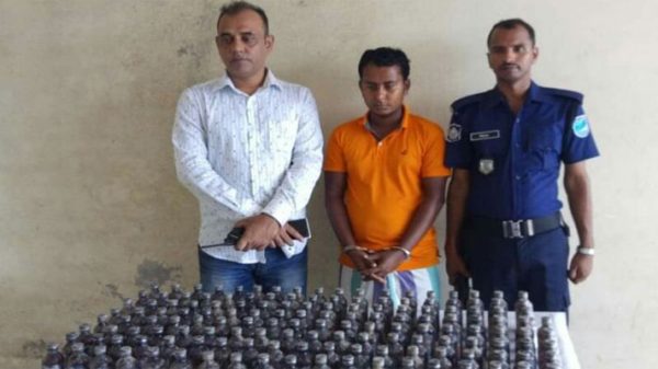 বন্দরে ১৫০ বোতল ফেন্সিডিলসহ আটক ১
