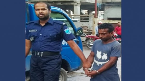 বন্দরে পুলিশ আসামীর ইদুর-বিড়াল খেলা!!