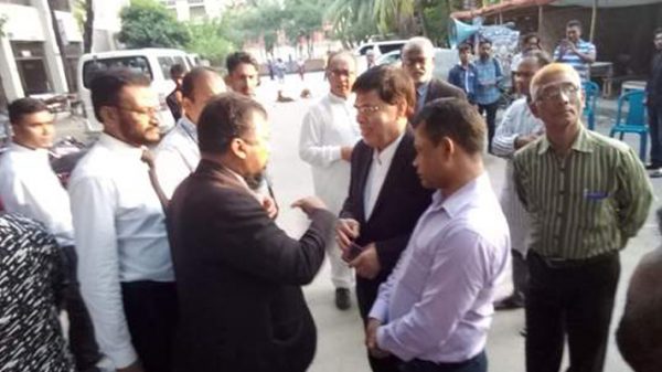 কমিটিতে থাকা নিয়ে হুমায়ুন-শিপলু-টিপু ও খোরশেদের হাতাহাতি!