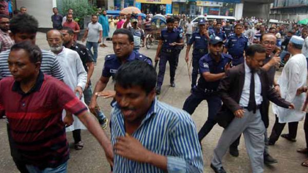 নারায়ণগঞ্জ মহানগর বিএনপির কর্মসূচিতে পুলিশের ধাওয়া