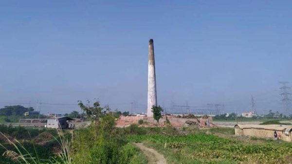 সোনারগাঁয়ে ইটভাটায় পরিবেশ দূষণ : স্বাস্থ্যঝুঁকিতে কয়েক হাজার মানুষ