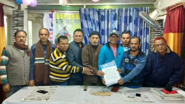 ফতুল্লা প্রেস ক্লাবের দায়িত্ব বুঝে নিলেন নতুন কমিটি