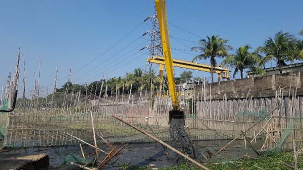 শীতলক্ষ্যা নদীর তীরে ২০টি অবৈধ স্থাপনা উচ্ছেদ