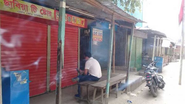 করোনা : বন্দর থানার সামনে সকল দোকান পাট বন্ধ ঘোষনা