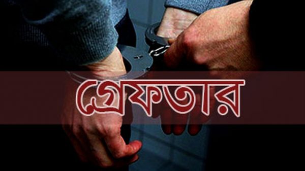 রূপগঞ্জে চোলাই মদসহ মাদক ব্যবসায়ী গ্রেফতার