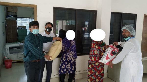 হাকিম ভূঁইয়ার হস্তক্ষেপে খাদ্যসামগ্রী পেলো অসহায় পরিবার