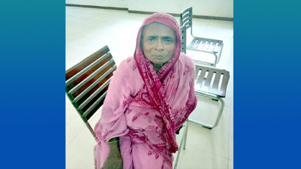 বন্দরে পাওনা টাকা চাওয়ায় বৃদ্ধাকে পিটিয়ে জখম