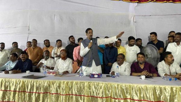 সিদ্ধিরগঞ্জে আওয়ামী লীগের কর্মীসভায় খাবার না পেয়ে নেতাকর্মীদের ক্ষোভ