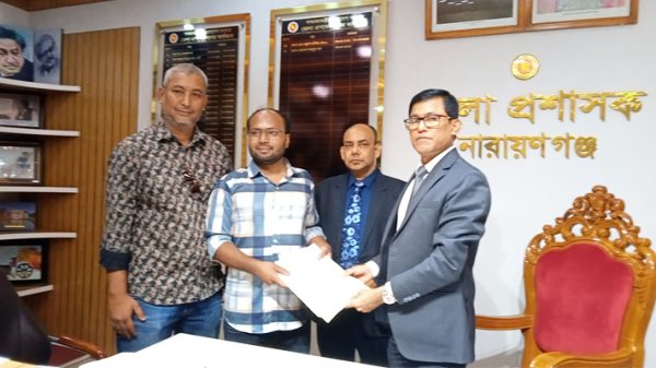 শামীম ওসমানের প্রতিদ্বন্দ্বী প্রার্থী রাশেদুলের মনোনয়ন জমা