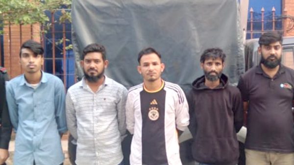 পর্নো ভিডিও তৈরি করে সরবরাহ, আটক ৫