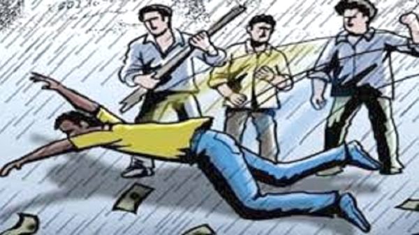 বন্দরে মাদক ব্যবসায়ীদের হামলায় যুবক আহত