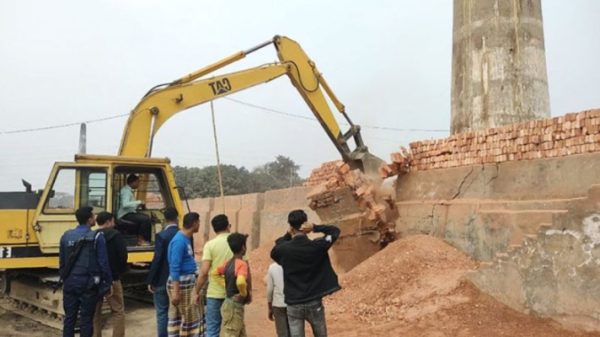 বন্দরে ১৫ ইটভাটা বন্ধ ঘোষণাসহ ৫৪ লাখ টাকা জরিমানা