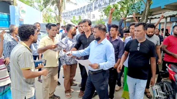 অস্ত্রবাজরা ভয়ভীতি দেখিয়ে টাকা দিয়ে ভোট কিনছে : মেয়র প্রার্থী রফিক