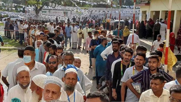 অর্থনীতি-রাজনীতি নিয়ে মানুষের হতাশা বেড়েছে