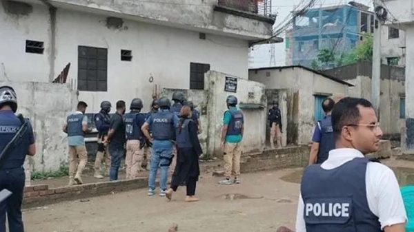 রূপগঞ্জের ‘জঙ্গি আস্তানা’ থেকে বোমা উদ্ধার