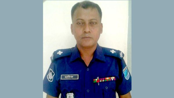 ট্রাফিক পুলিশের এটিএসআই হানিফের জমজমাট অটো বাণিজ্য!