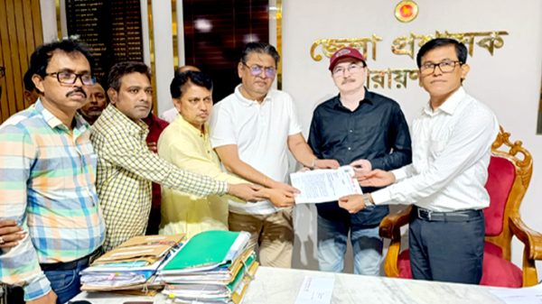 ষড়যন্ত্রমূলক মামলা থেকে সাংবাদিক রবিনের নাম প্রত্যাহারের দাবিতে স্মারকলিপি
