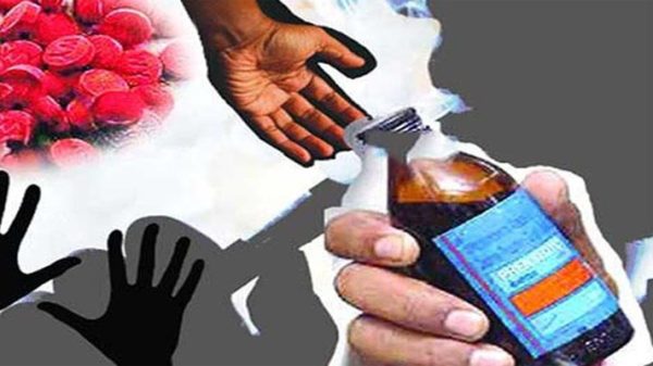 হাত বাড়ালেই মিলছে মাদক, উদ্বিগ্ন অভিভাবকরা