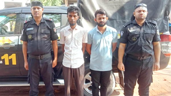 সোনারগাঁয়ে ২৯৫ বোতল ফেন্সিডিলসহ আটক ২