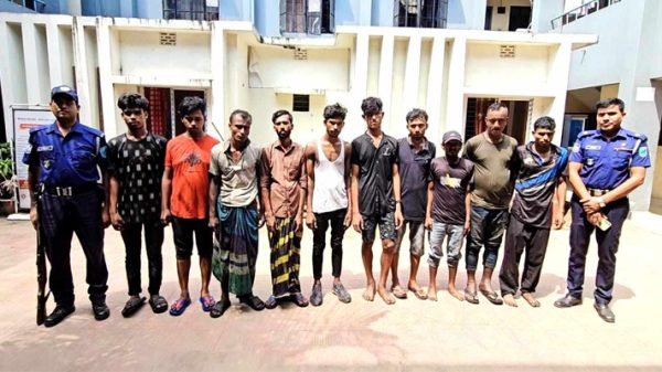 গাজী টায়ার কারখানায় লুটপাটকারী সন্দেহে, আটক ১০