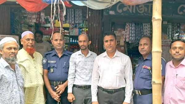 ফতুল্লায় ২ দোকানীকে জরিমানা