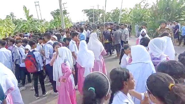 বন্দরে শিক্ষার্থীদের বিক্ষোভে হামলা, আহত ৪০