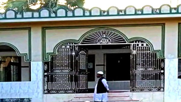 হত্যার হুমকি পেয়ে মসজিদ ছাড়লেন ইমাম