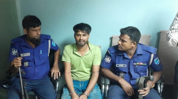 ফতুল্লায় রপ্তানিমুখী কারখানায় নাশকতার চেষ্টা, শ্রমিক আটক