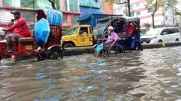 না’গঞ্জে এক পশলা বৃষ্টিতে জলাবদ্ধতা, কোটি টাকার উন্নয়ন প্রশ্নবিদ্ধ