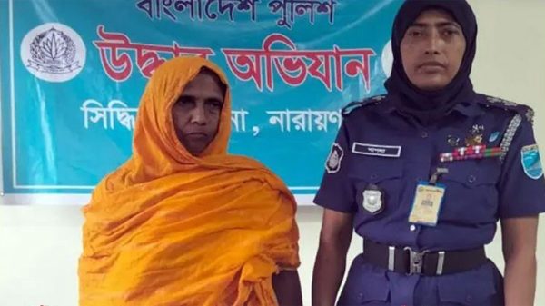 সিদ্ধিরগঞ্জে বৃদ্ধ নারী আটক, ১ কেজি গাঁজা উদ্ধার