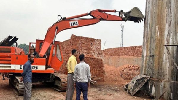 পরিবেশ অধিদপ্তরের অভিযান, গুড়িয়ে দিলো ইটভাটা