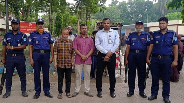 খানপুরে রোগী হয়রানির দায়ে ২ দালাল আটক