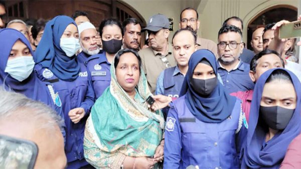 রাতভর নাটকীয়তা শেষে গ্রেপ্তার সাবেক মেয়র আইভী