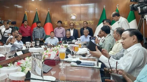 বাংলাদেশ থেকে শ্রমিক নিতে আগ্রহী ইতালি : স্বরাষ্ট্র উপদেষ্টা