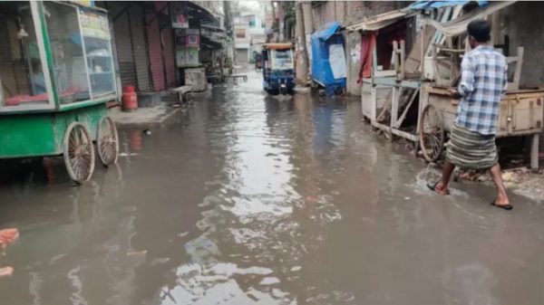 ফতুল্লার মুসলিমনগরে জলাবদ্ধতা, চরম ভোগান্তিতে স্থানীয়রা