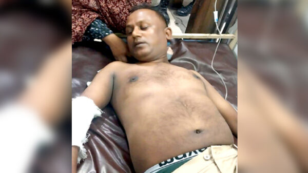ফতুল্লায় মাদক কারবারিদের ছুরিকাঘাতে আহত পুলিশ কর্মকর্তা