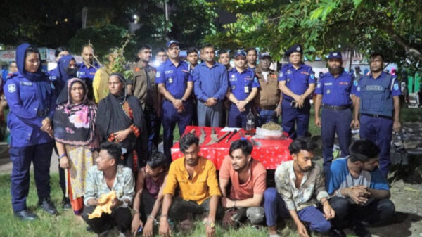 শহরের জিমখানা বস্তি ও লেকপাড়ে যৌথ অভিযান, আটক ২৪