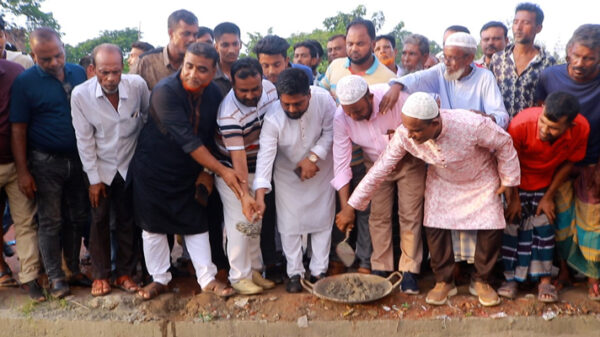 ড্রেনেজ কাজের উদ্বোধনে রশিদ চেয়ারম্যানের প্রশংসায় যুবদল নেতা রনি
