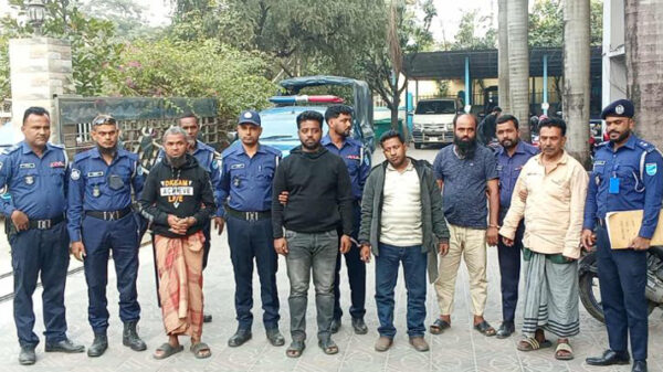 স্ত্রীর পরকীয়ার জেরে সুমন হত্যা : স্ত্রীসহ ছয়জন গ্রেপ্তার