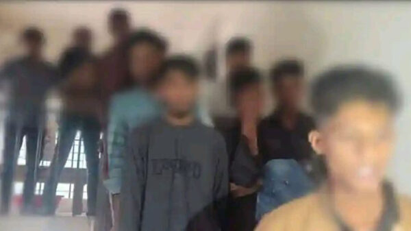 বন্দরে অবৈধভাবে জাতীয় পরিচয়পত্র করতে গিয়ে আটক ২০