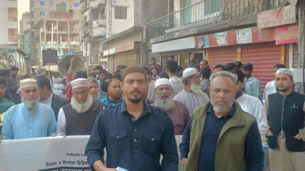 ফতুল্লায় খেজুর গাছ প্রতীকে ভোট চেয়ে গণসংযোগ করেন হাসান ভূইয়া