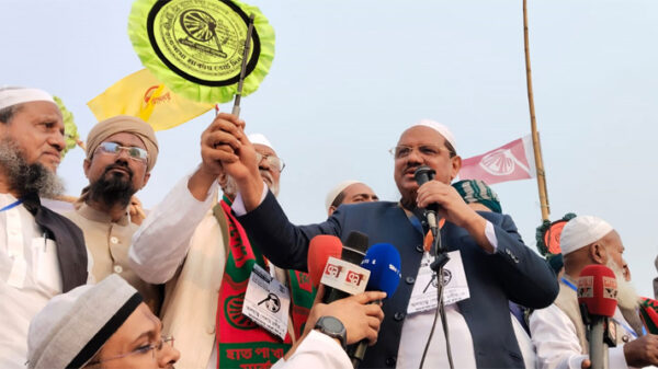 একটি রাজনৈতিক দল নিয়মিত ভারতের সঙ্গে গোপন বৈঠকে বসছে : চরমোনাই পীর