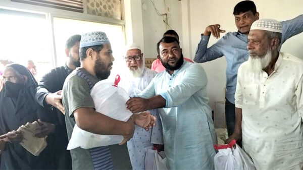 বক্তাবলীতে রশিদ চেয়ারম্যানের উদ্যোগে ১৭৭৫ পরিবারের মাঝে ঈদ উপহার বিতরণ