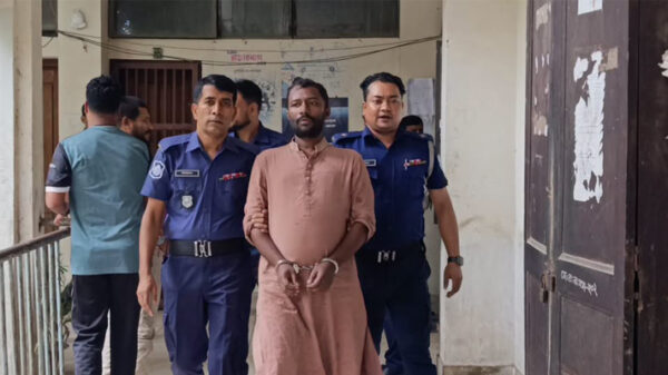 আদালত প্রাঙ্গণে হত্যা মামলার আসামীকে গণপিটুনি
