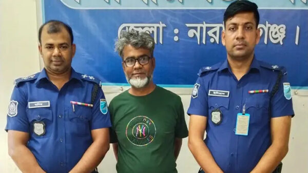 নারায়ণগঞ্জে পিস্তল ও ম্যাগজিনসহ গ্রেপ্তার ১