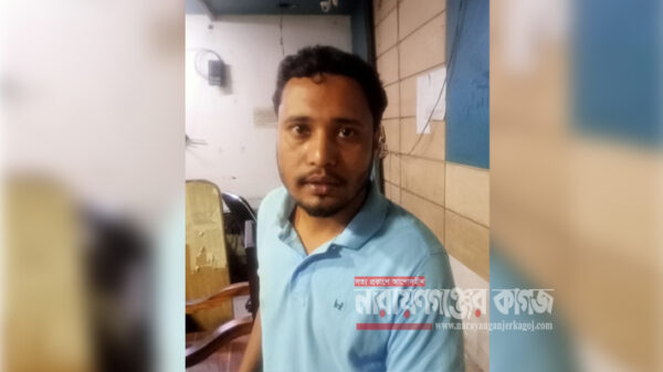 ফতুল্লায় মাদকসহ সাবেক এমপির গাড়িচালক আটক