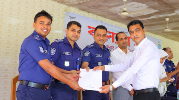 দ্বিতীয়বার পুরস্কৃত হলেন ডিএসবি ফতুল্লা জোনের হুমায়ুন কবির